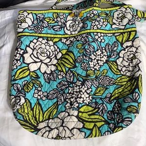 Pretty print Vera Bradley quilted bag